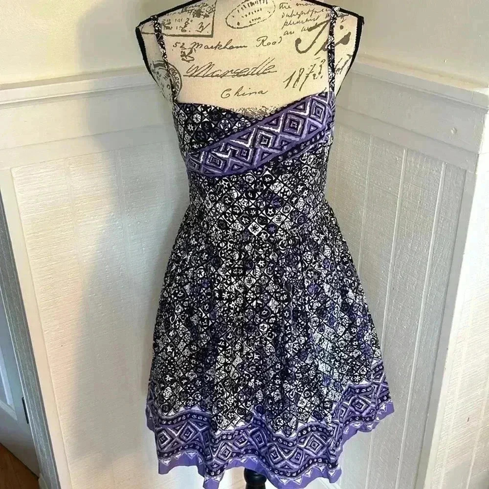 Tori Richard Fit and Flare Starfish Print Purple, Black, & White Dress size 4 - Picture 2 of 11